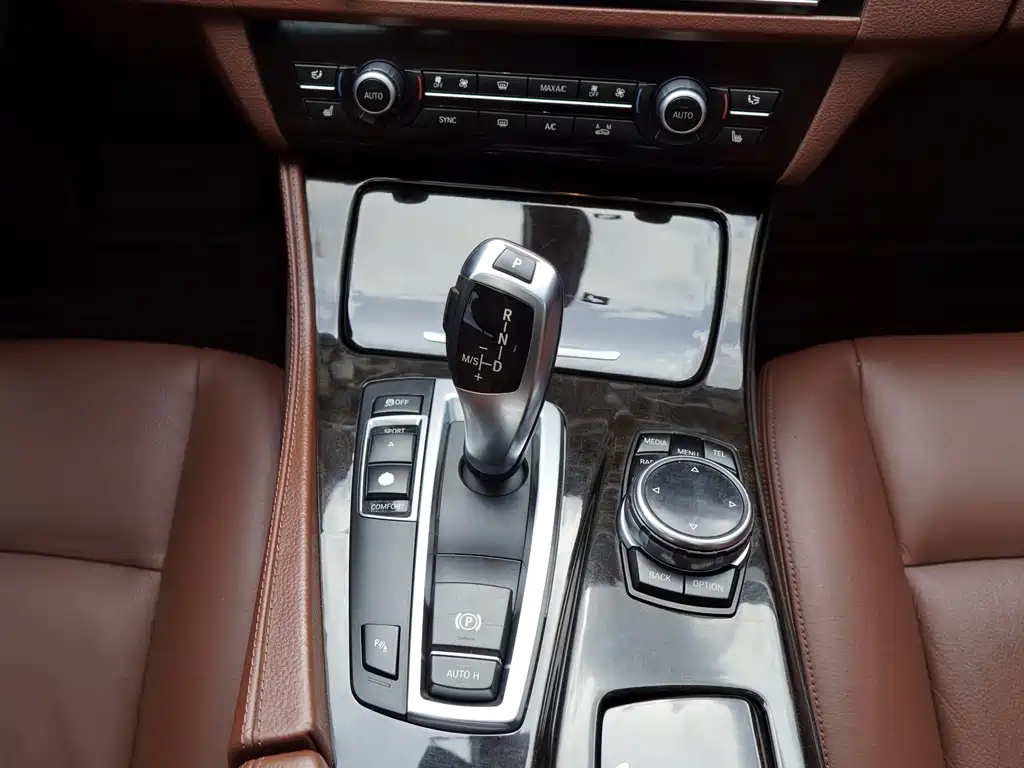 BMW 5 Series 2013 — фото 10