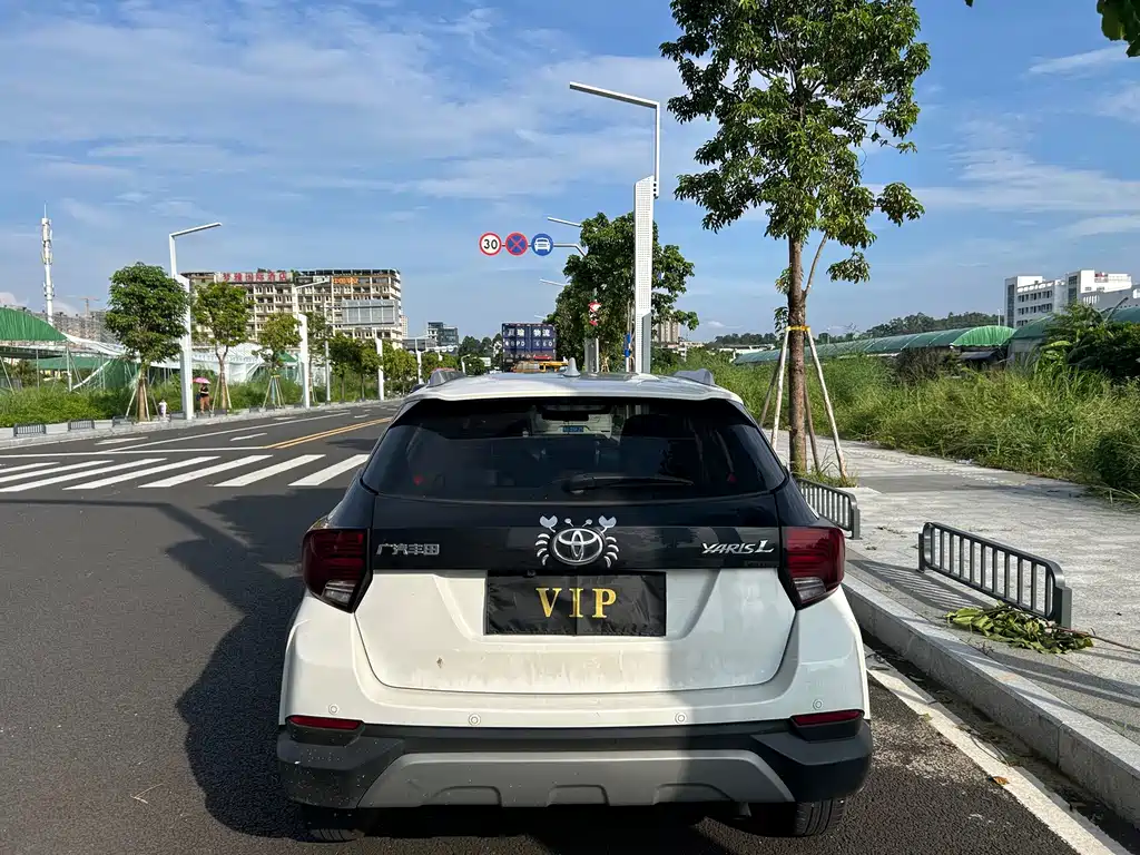 Toyota Yaris L 2023
