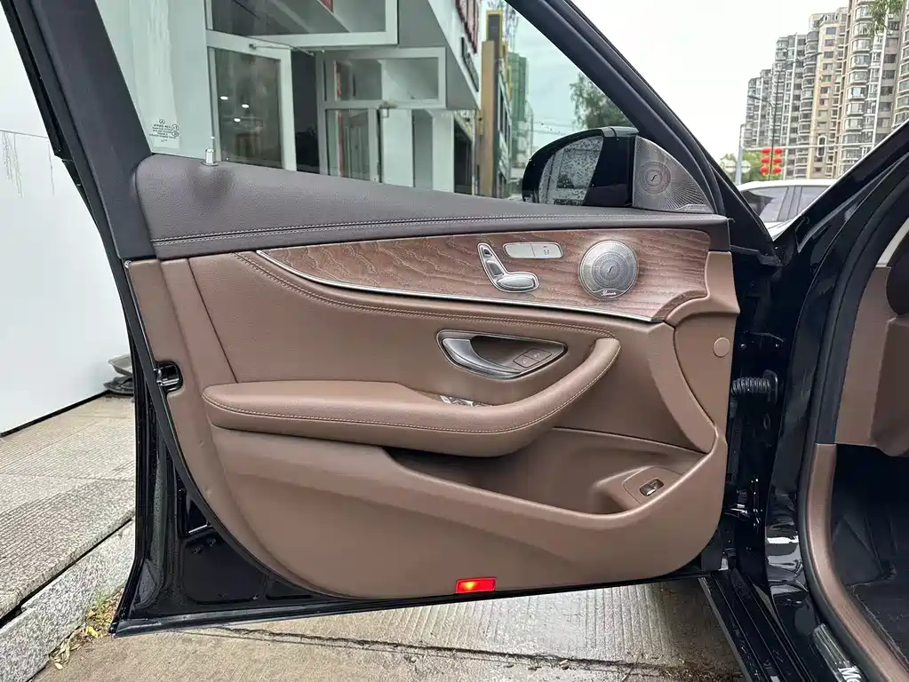Mercedes-Benz E-Class 2023 — фото 8