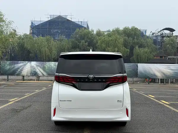 Toyota Alphard 2023