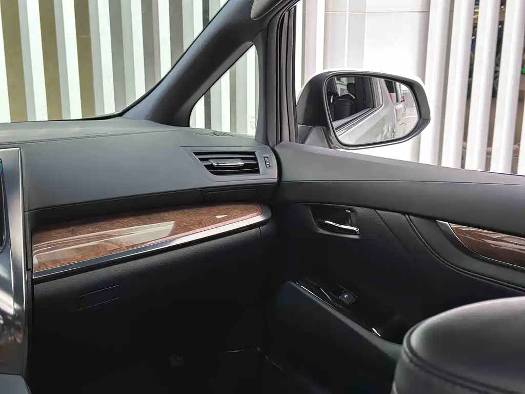 Toyota Alphard 2020 — фото 21