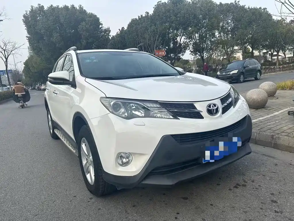 Toyota RAV4 2015 — фото 3
