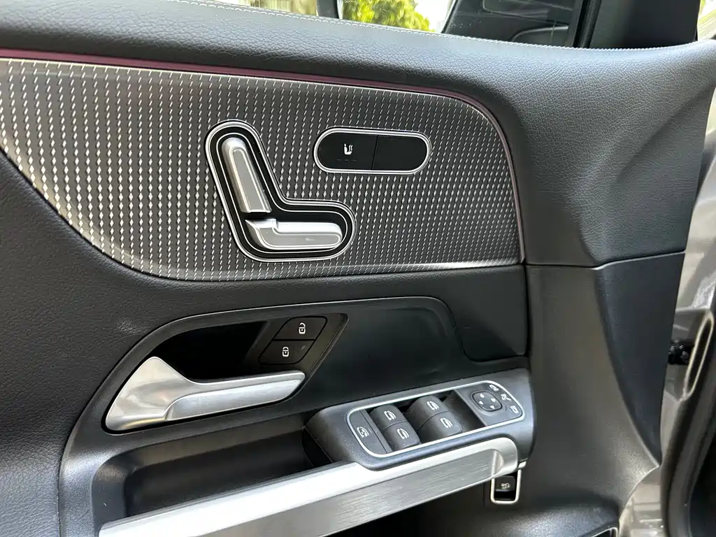 Mercedes-Benz GLB 2023 — фото 6