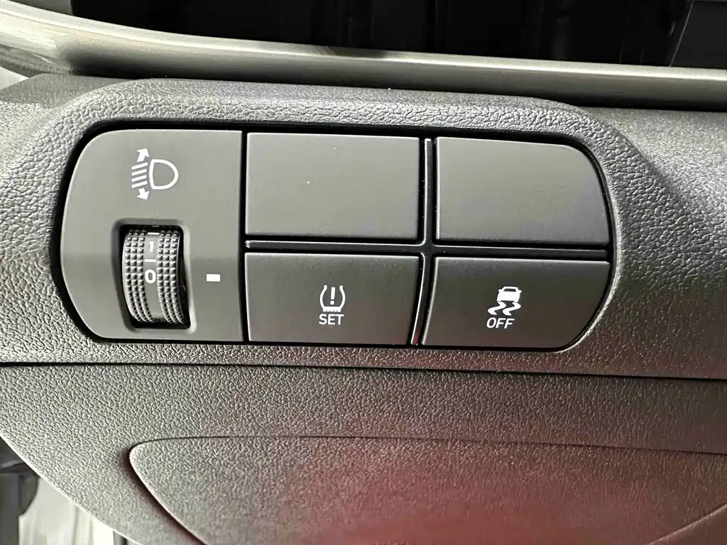 Hyundai Elantra 2023 — фото 8