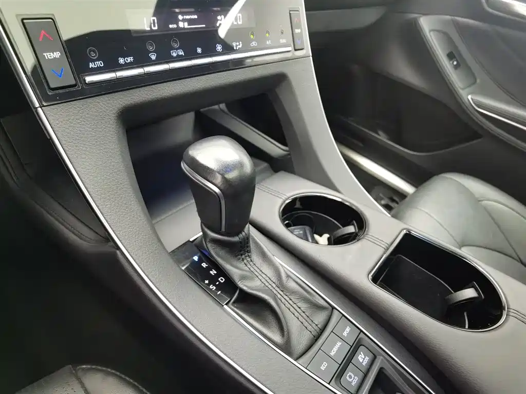 Toyota Avalon 2019 — фото 13