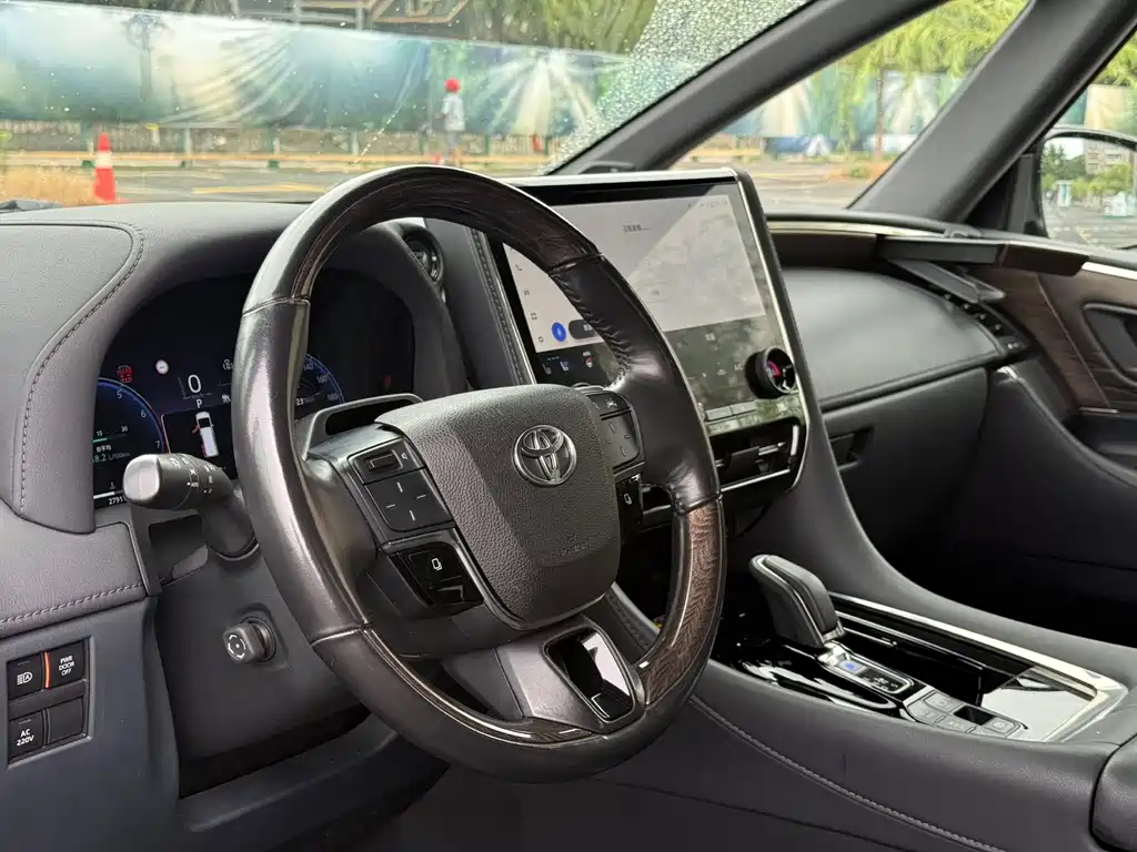 Toyota Vellfire 2023 — фото 9