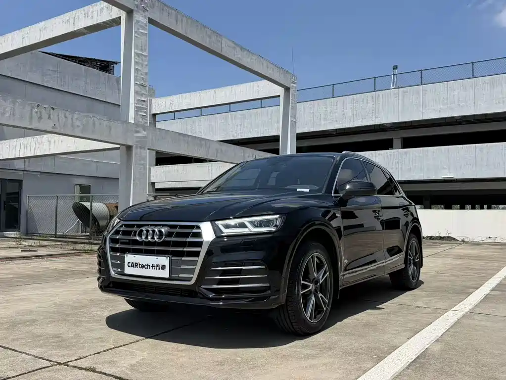 Audi Q5L 2019 — фото 1