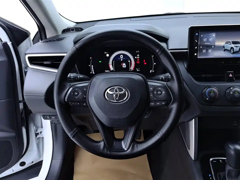 Toyota Corolla Cross 2023 — фото 15