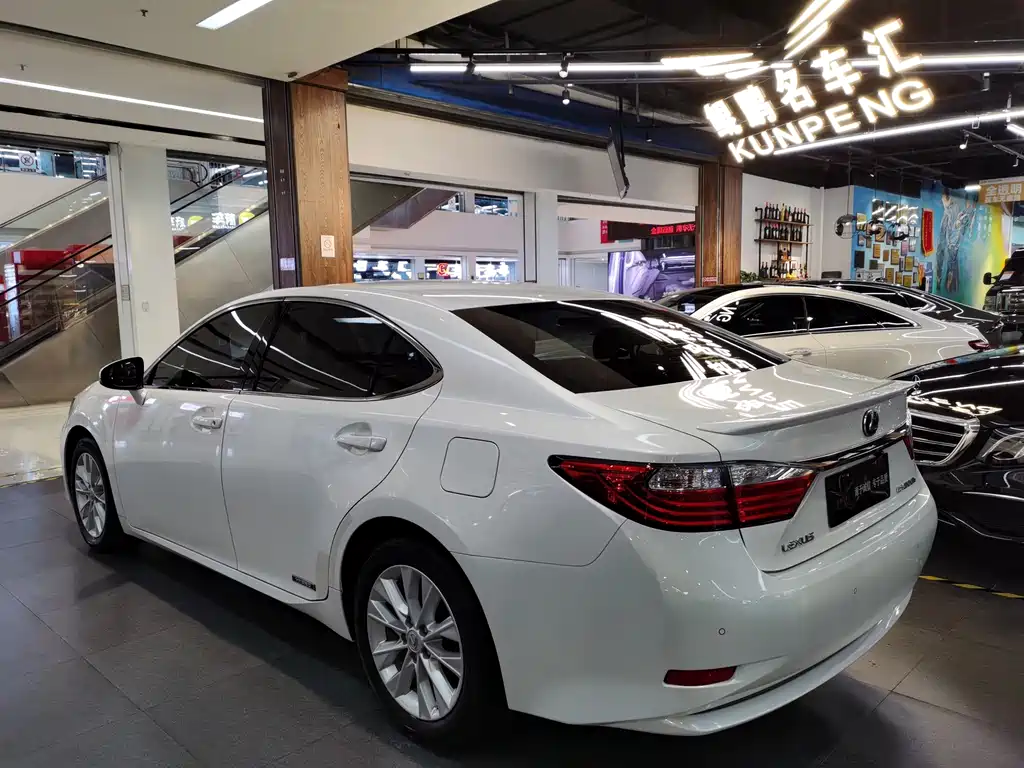 Lexus ES 2015 — фото 3