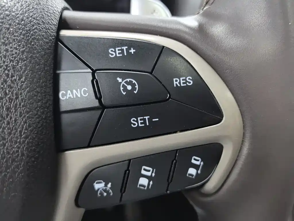 Jeep Grand Cherokee 2015 — фото 11