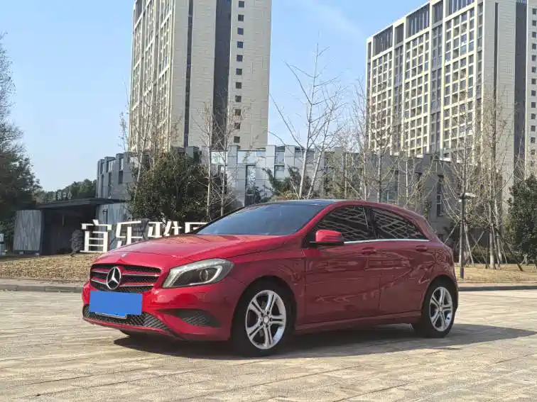 Mercedes-Benz A-Class 2015 — фото 1