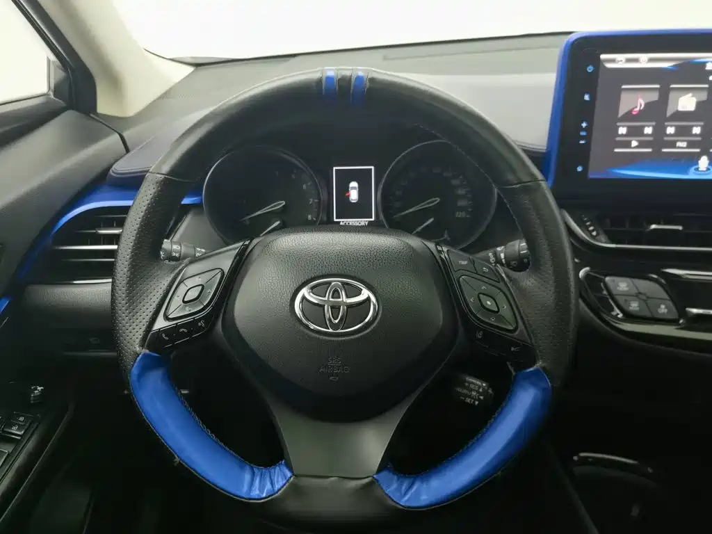 Toyota C-HR 2020 — фото 11