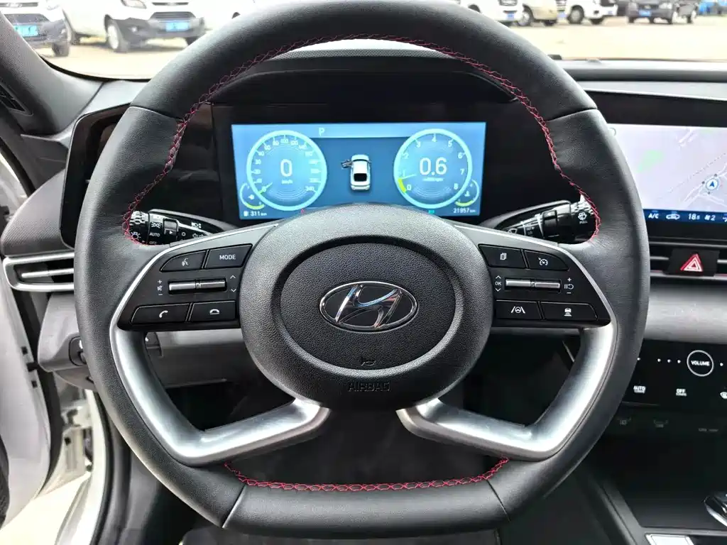 Hyundai Elantra 2022 — фото 10
