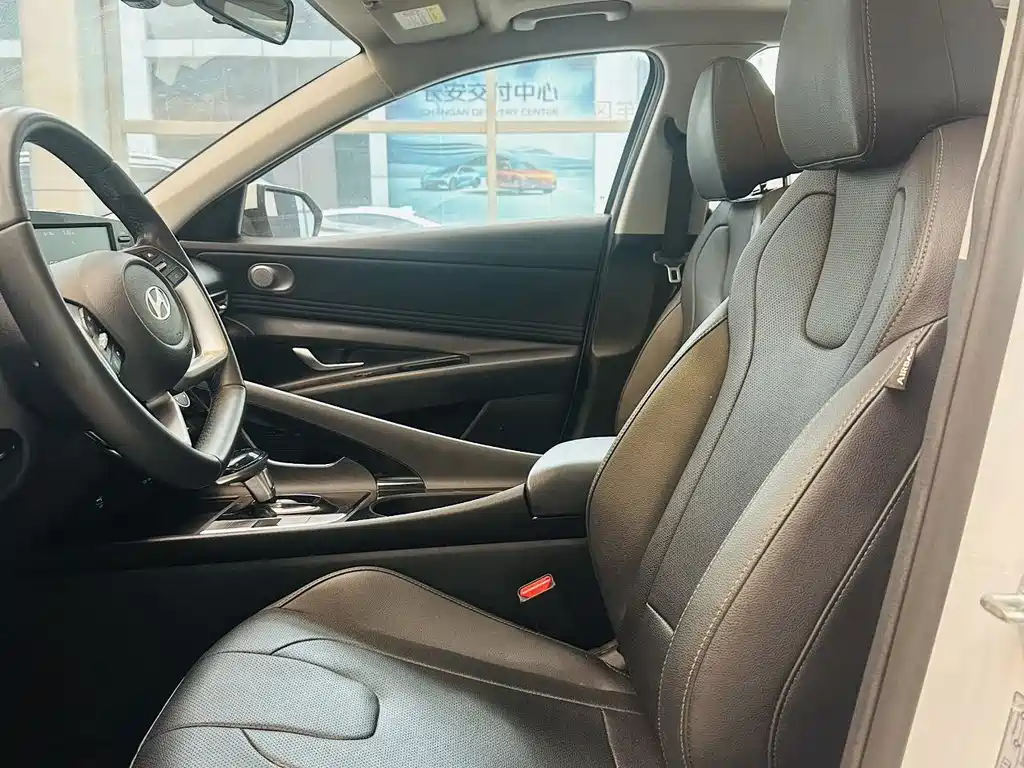 Hyundai Elantra 2023 — фото 14