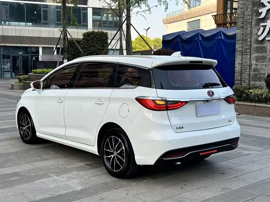 BYD MAX 2018 — фото 5