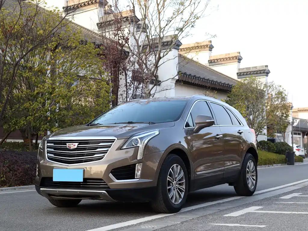 Cadillac XT5 2017 — фото 1