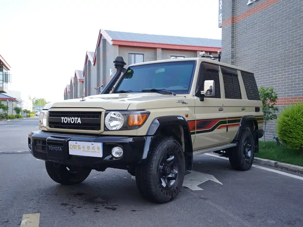 Toyota Land Cruiser 2016 — фото 1