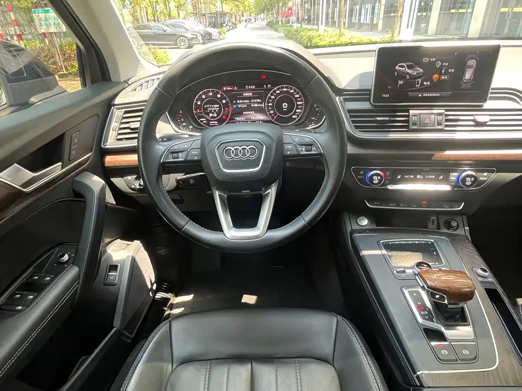 Audi Q5L 2021 — фото 11