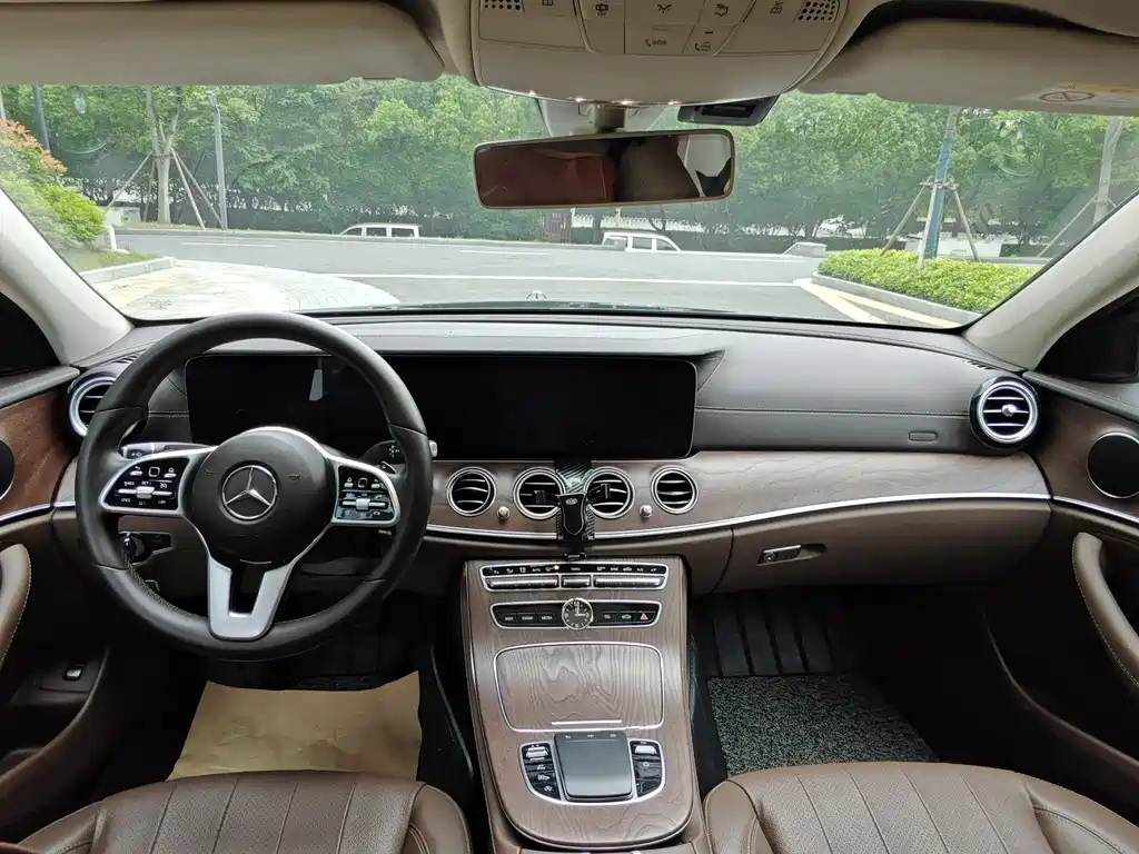 Mercedes-Benz E-Class 2019 — фото 13