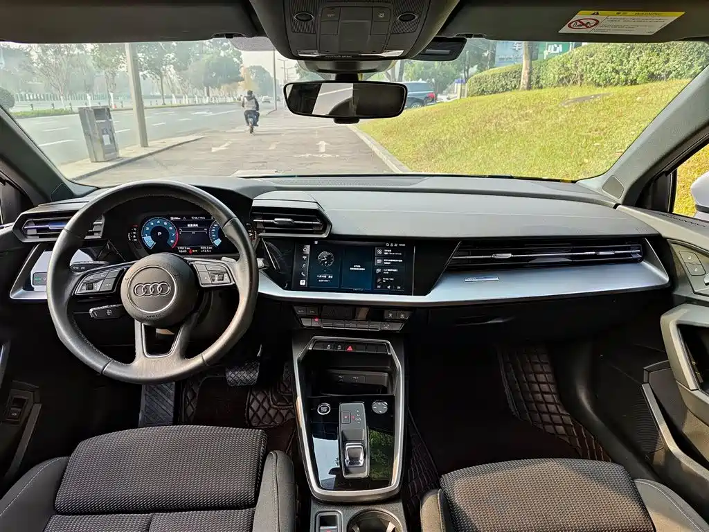 Audi A3 2023 — фото 10