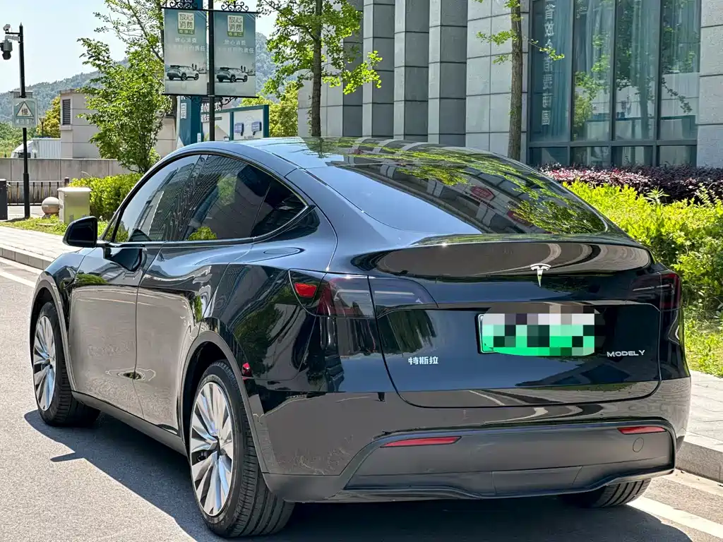 Tesla Model Y 2022 — фото 8
