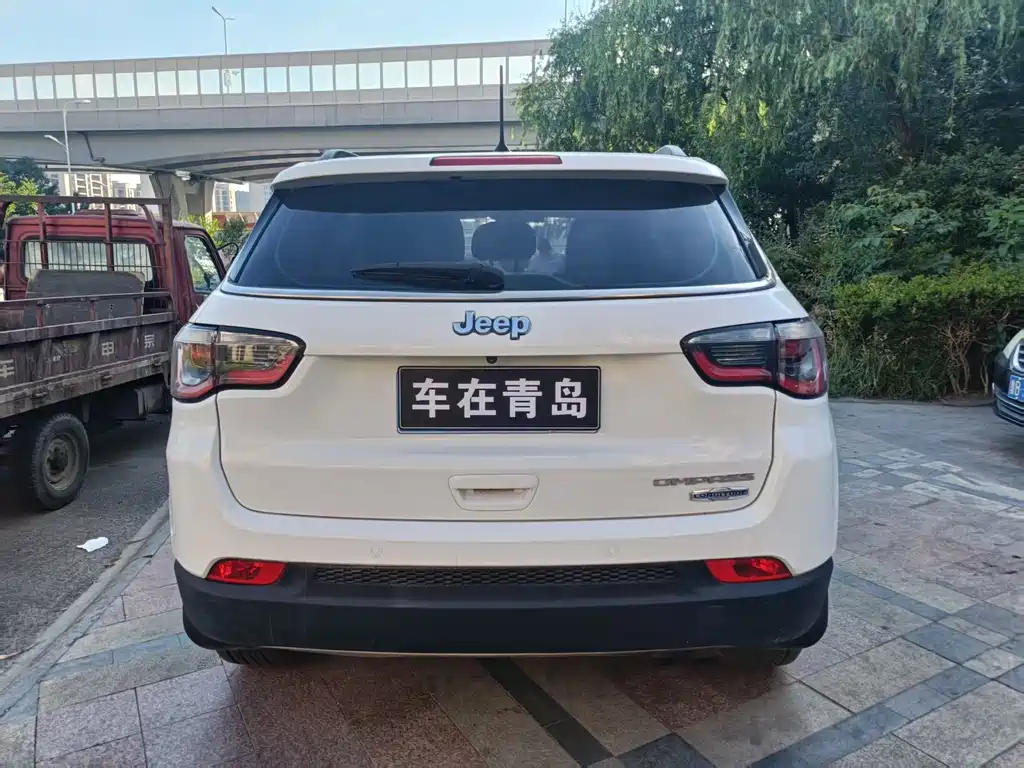 Jeep Compass 2018 — фото 12