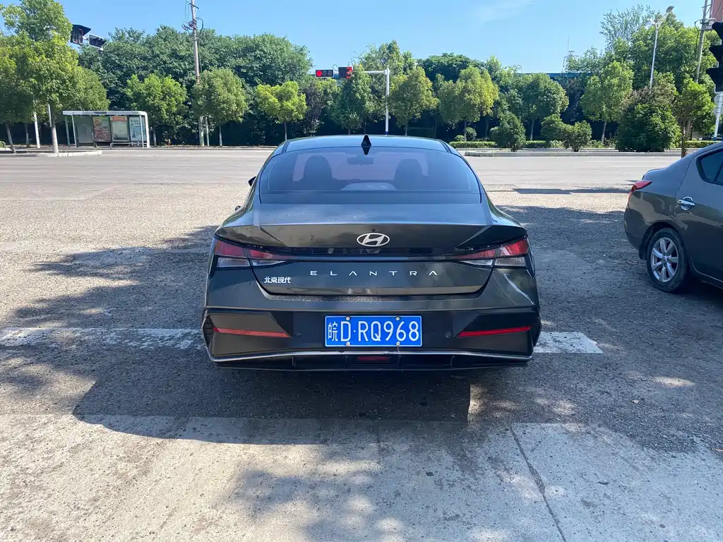 Hyundai Elantra 2023