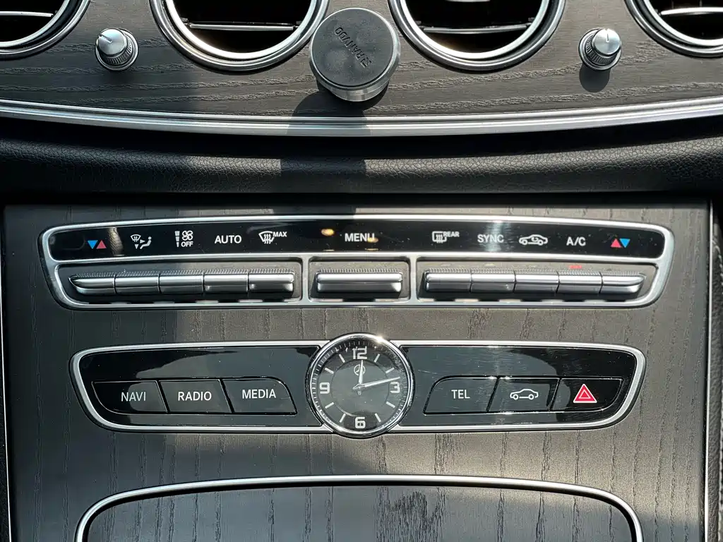 Mercedes-Benz E-Class 2020 — фото 15