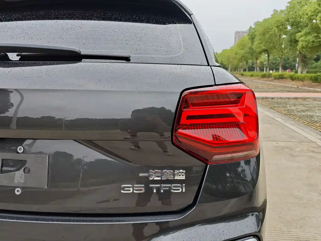 Audi Q2L 2023 — фото 12