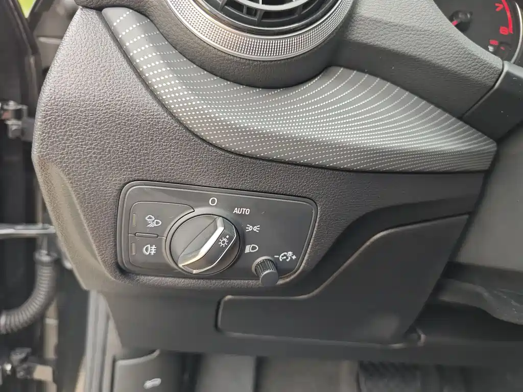 Audi Q2L 2023 — фото 24