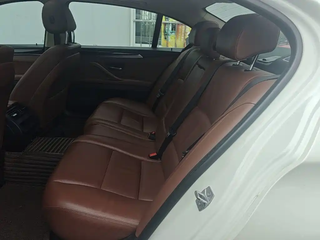 BMW 5 Series 2015 — фото 24