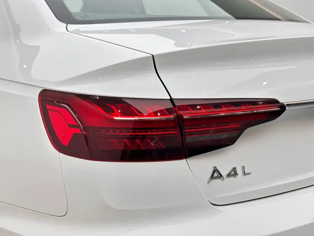 Audi A4L 2024 — фото 19