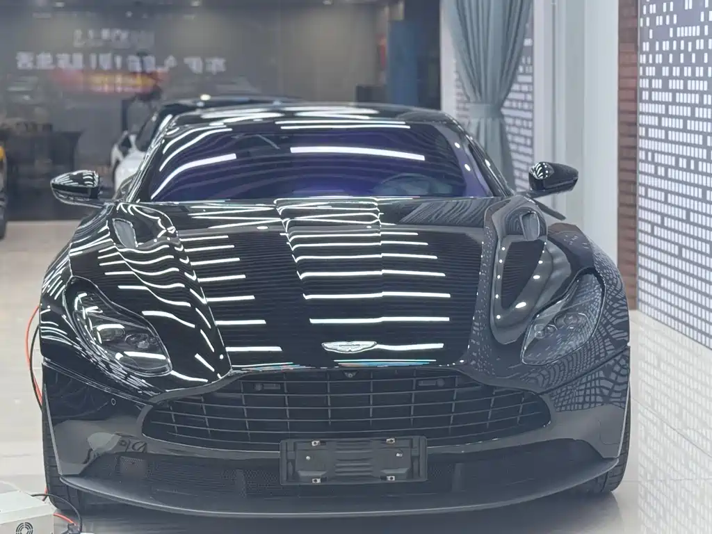 Aston Martin DB11 2018
