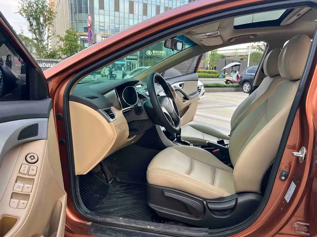 Hyundai Elantra Langdong 2013