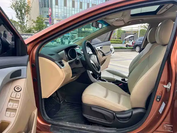 Hyundai Elantra Langdong 2013