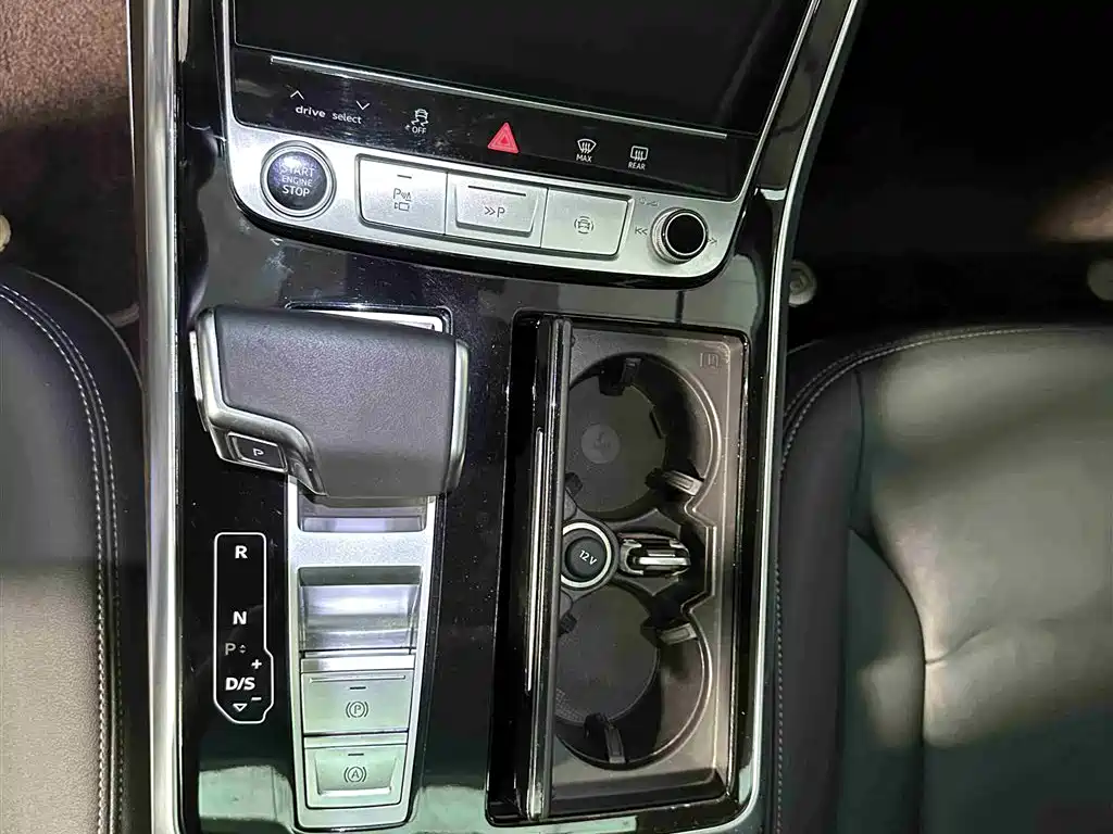 Audi Q7 2024 — фото 17