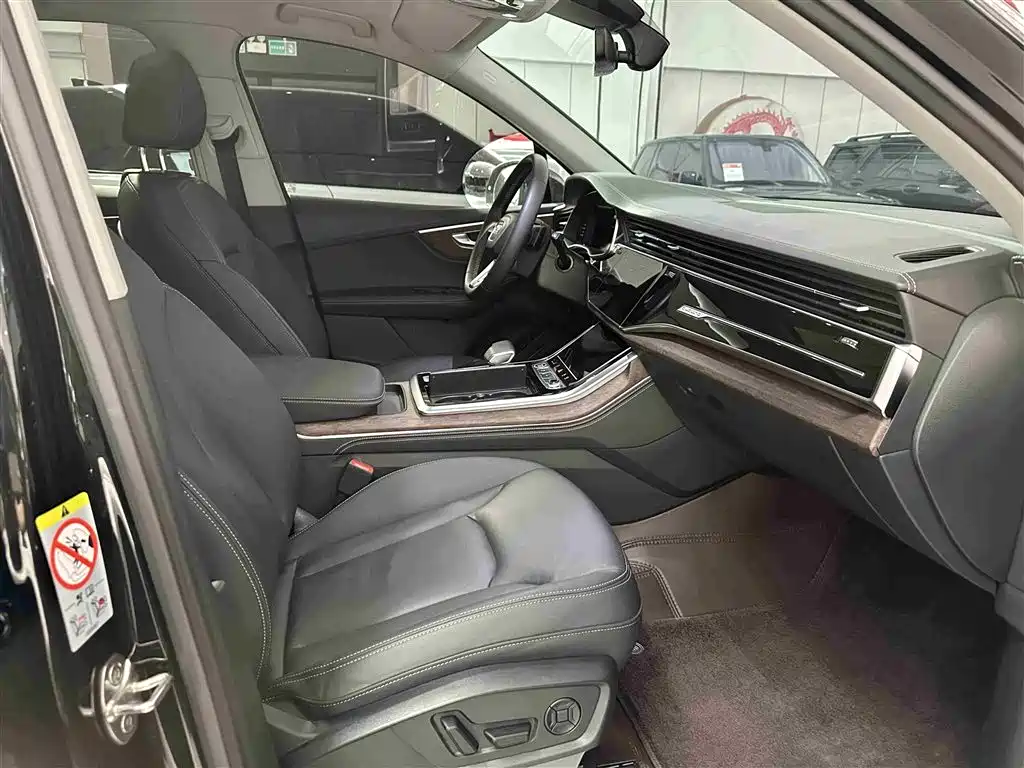 Audi Q7 2024 — фото 24