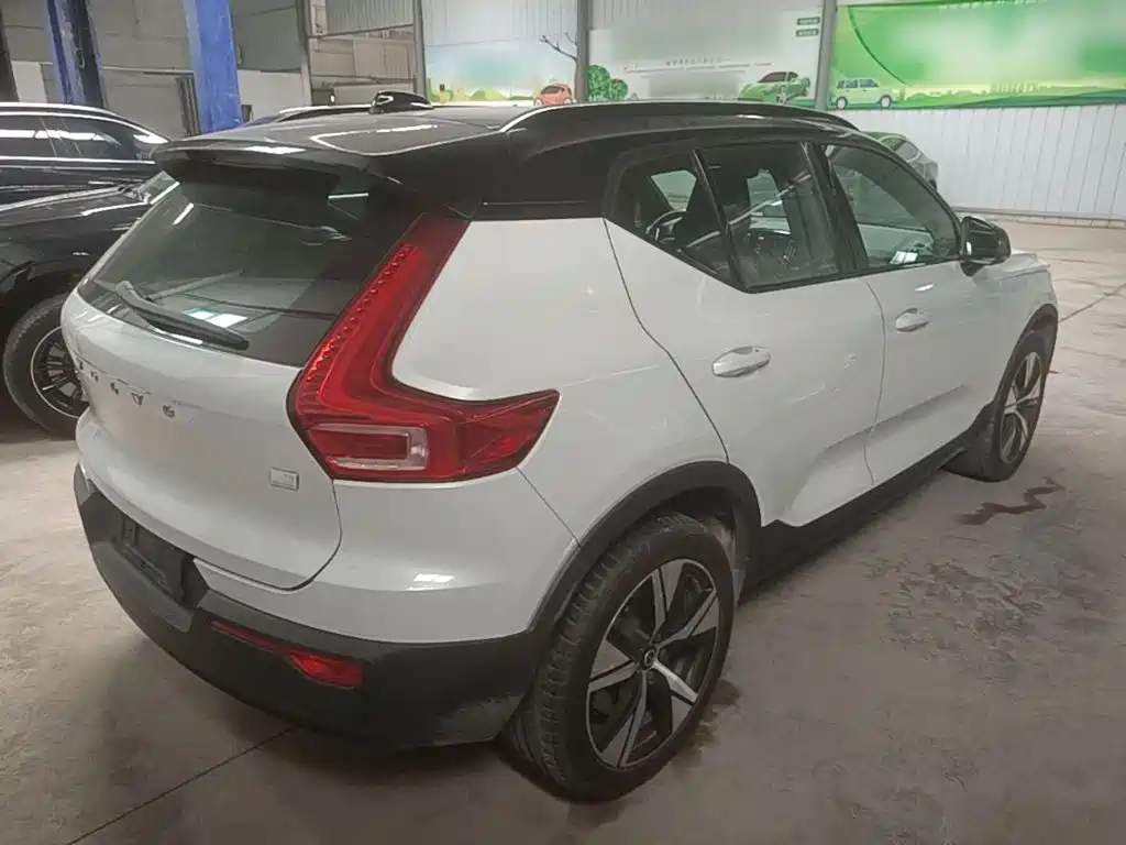 Volvo XC40 New Energy 2021 — фото 7