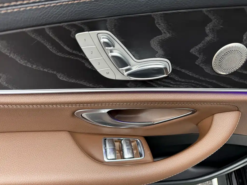 Mercedes-Benz E-Class 2022 — фото 12