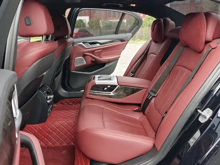 BMW 5 Series 2019 — фото 15