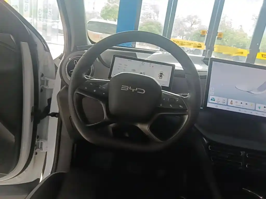 BYD Seal 05 DM-i 2025 — фото 11