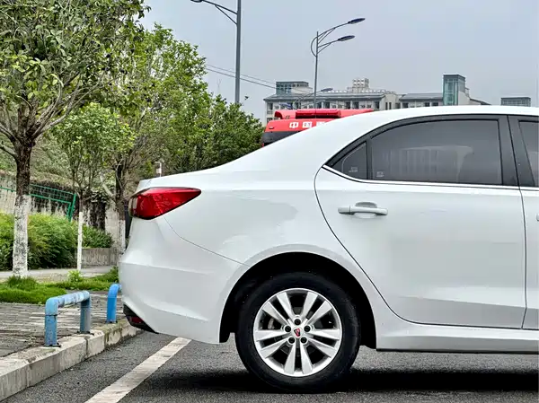 Roewe 360 2015