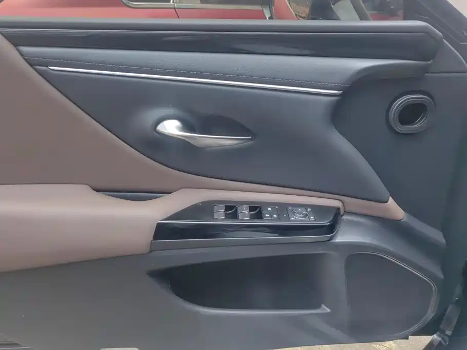 Lexus ES 2023