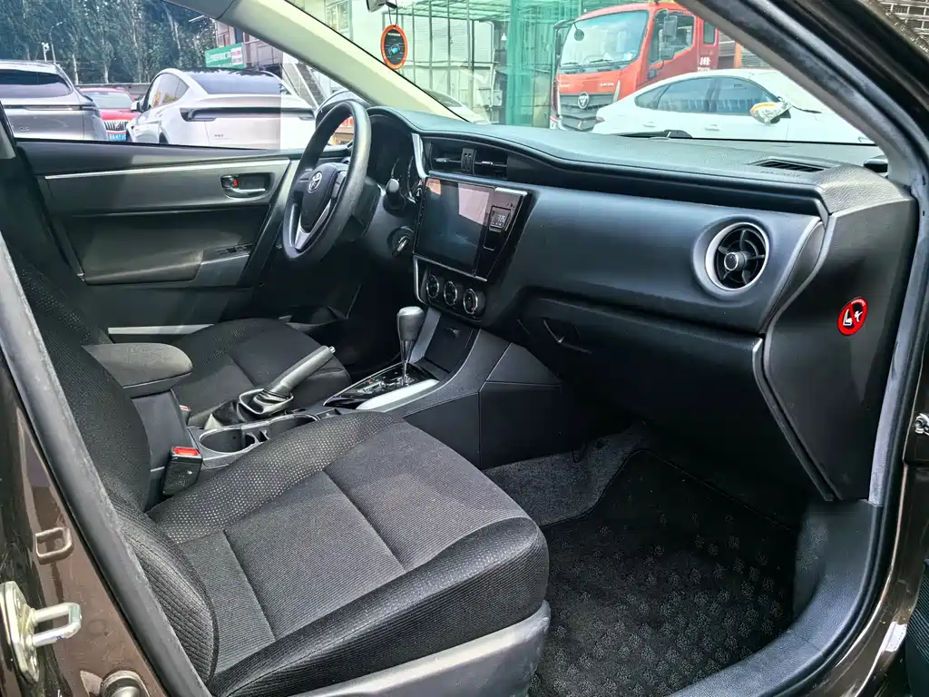 Toyota Corolla 2017 — фото 14