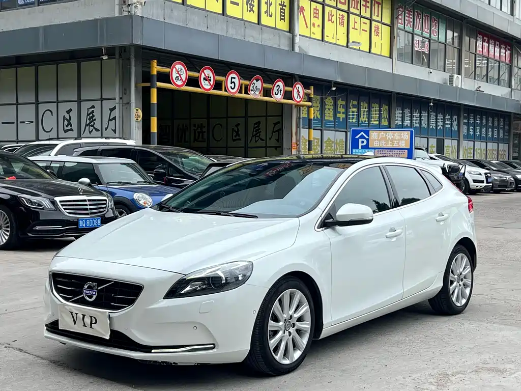 Volvo V40 2014