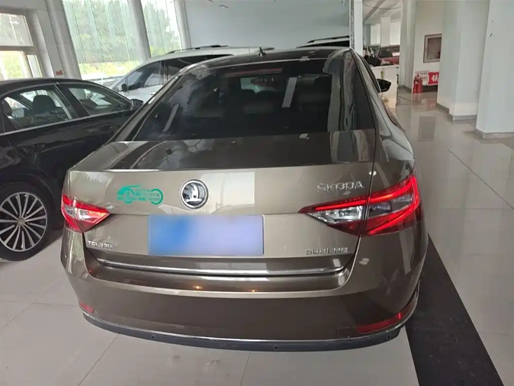 Skoda Superb 2015 — фото 6