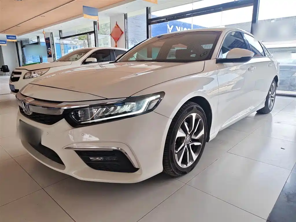 Honda Inspire 2021 — фото 1