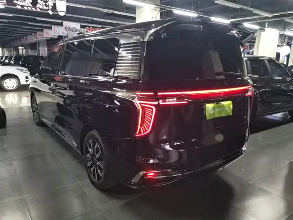 Hongqi HQ9 2023