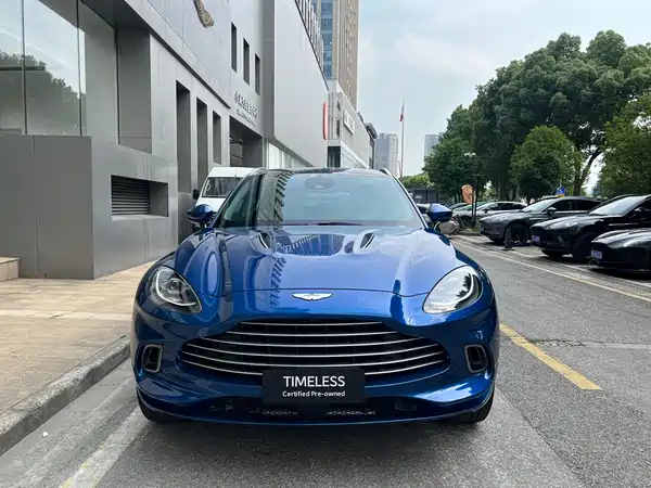 Aston Martin DBX 2024