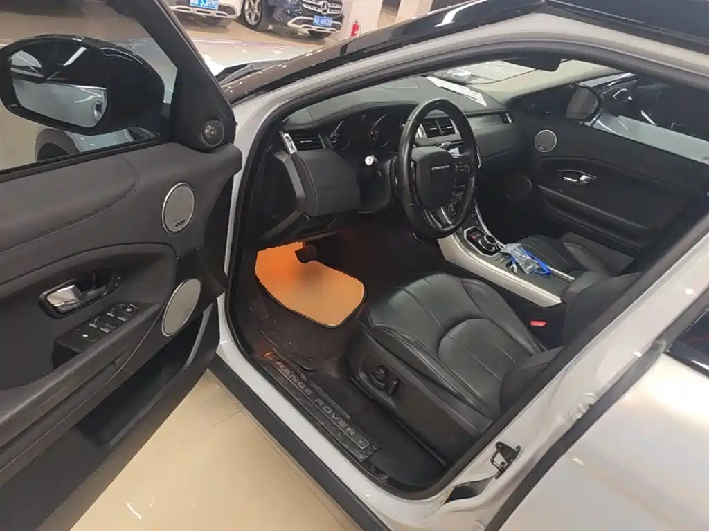 Land Rover Evoque 2018 — фото 16
